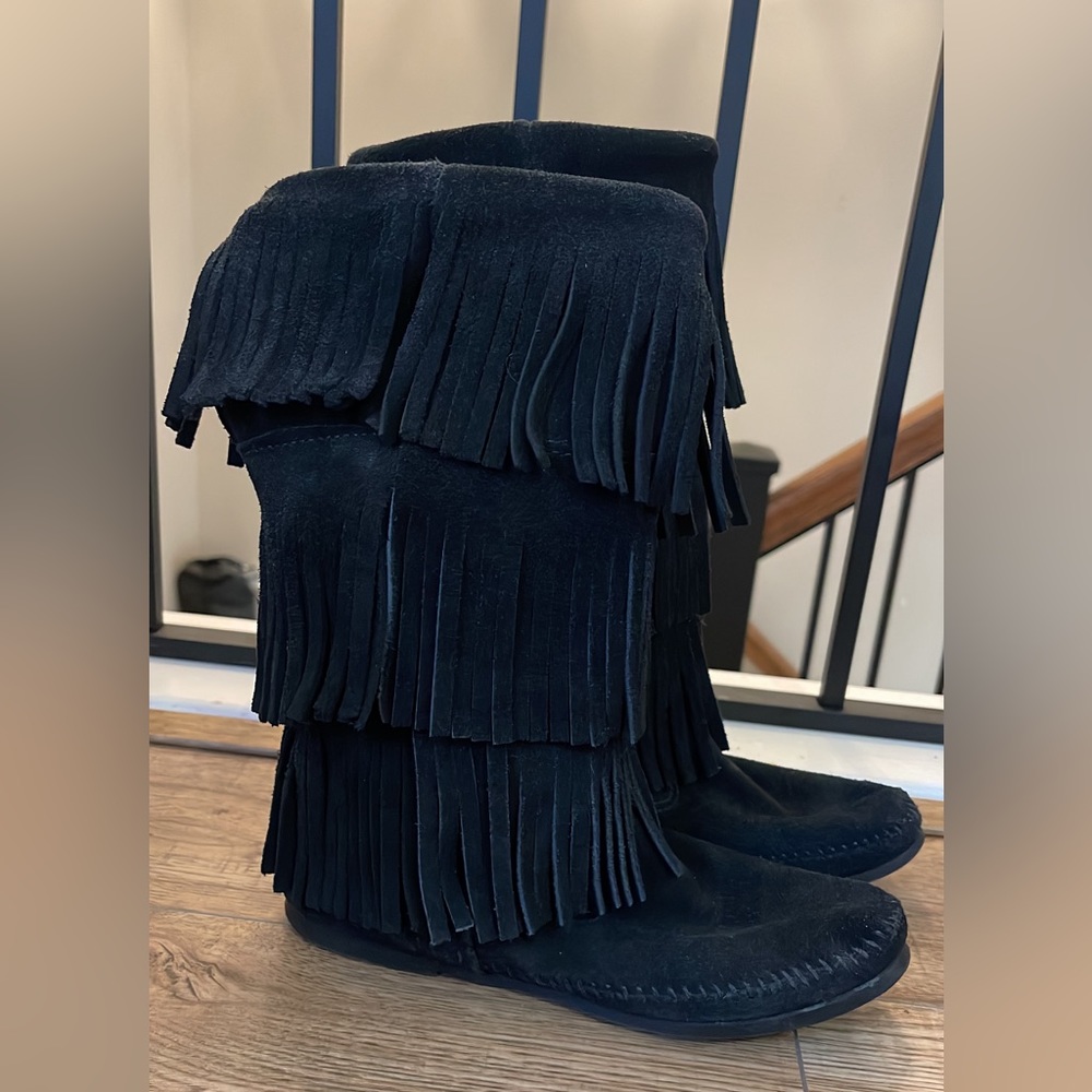 Size 7 Minnetonka fringe black boots